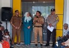 Bhabinkamtibmas Desa Sekongkang Bawah Dampingi Pembagian Kartu KSB Maju