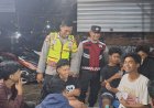 Personel Piket Jaga Polsek Seteluk Gelar Patroli Dialogis, Sampaikan Imbauan Musim Penghujan dan Cegah Hoak
