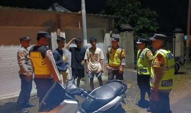Patroli Dialogis Polsek Taliwang, Antisipasi Gangguan Kamtibmas dan Kenakalan Remaja